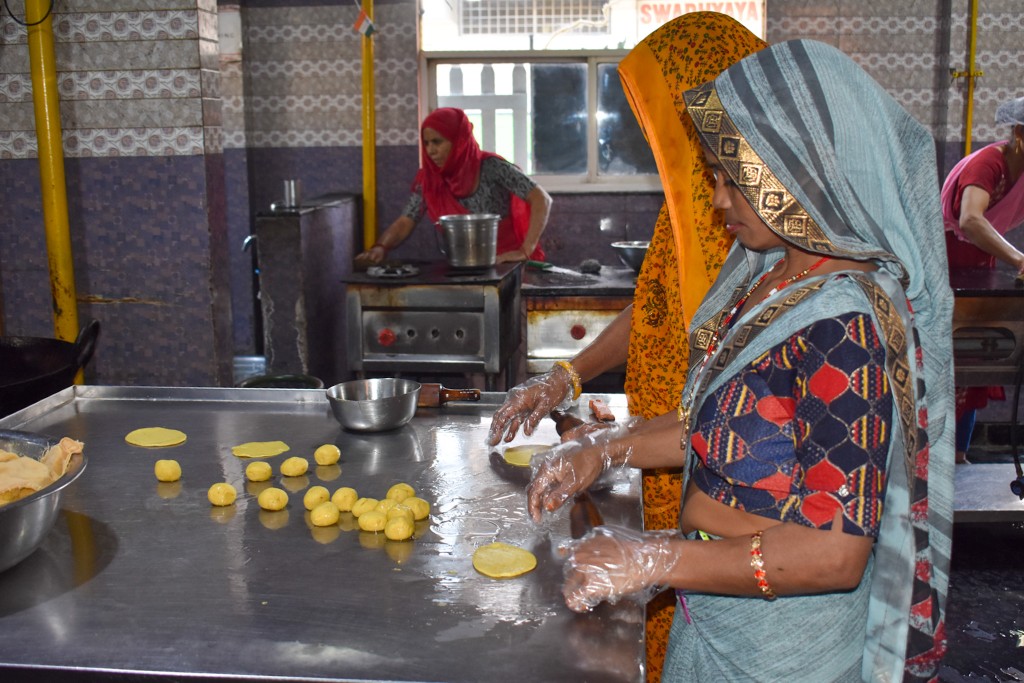 Vyanjanam – Busy dining area